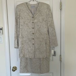 New Amanda Smith Beige Tapestry 2 Pc Skirt Suit - Size 6
